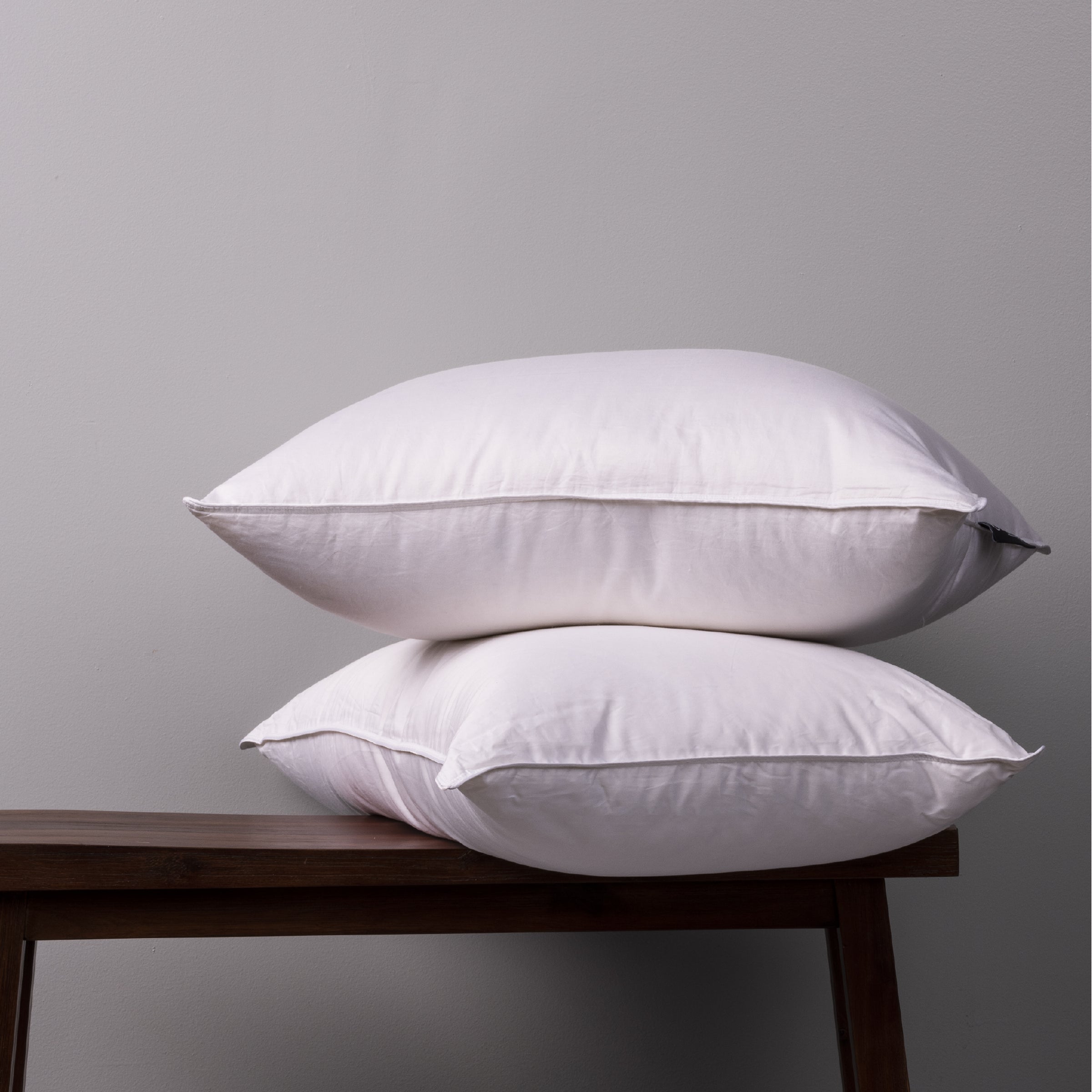 https://www.lincove.com/cdn/shop/files/pillow_pile-01_626a1a91-4273-4b8d-a796-75f170f94fdd_2400x2400.jpg?v=1688082098